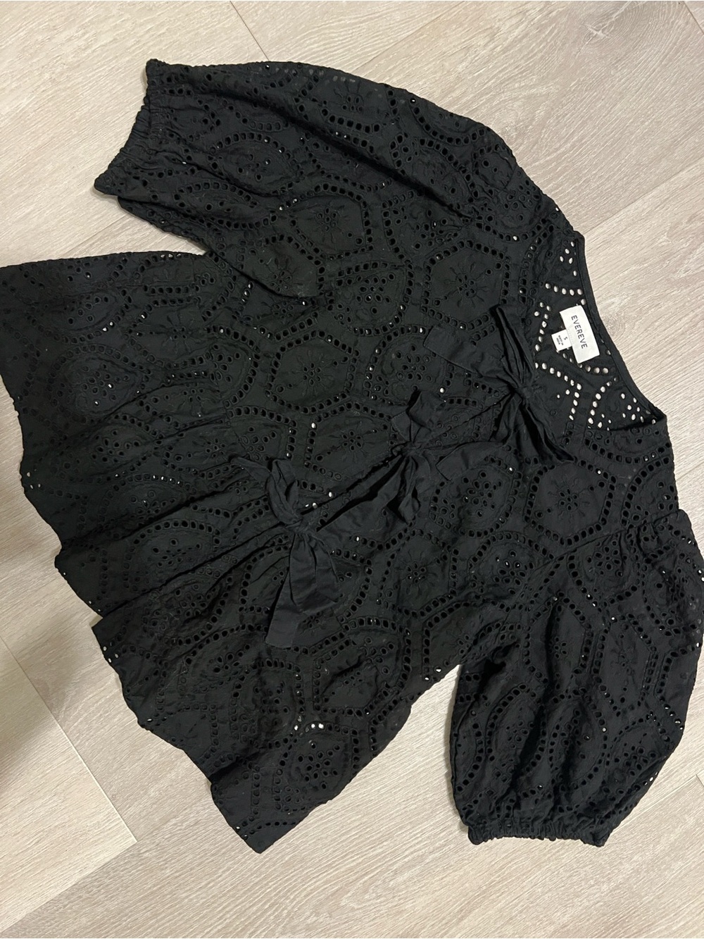 Evereve Black Eyelet Puff Sleeve Top